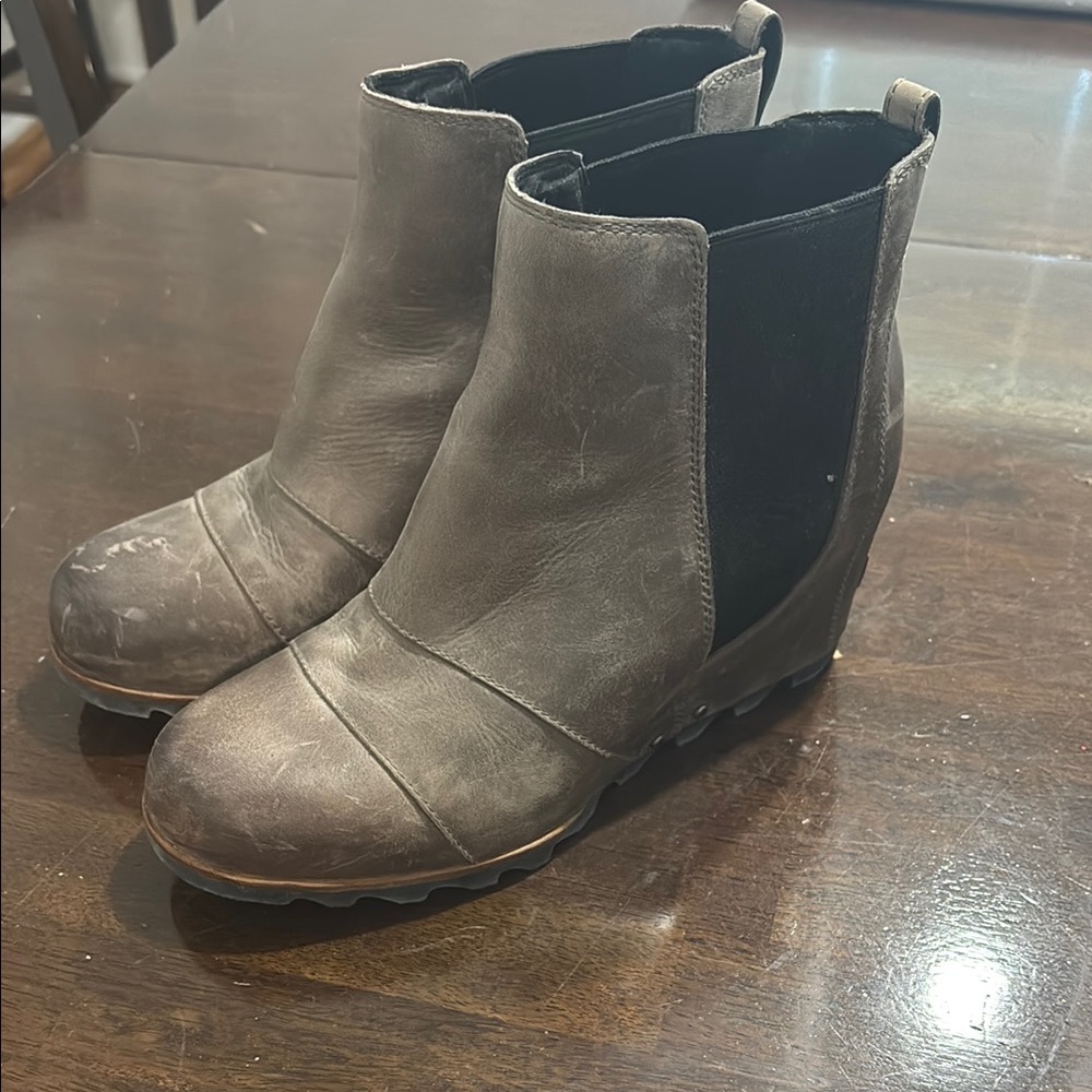 Sorel Brown Ankle Boots with Elastic Panels and Cap Toe